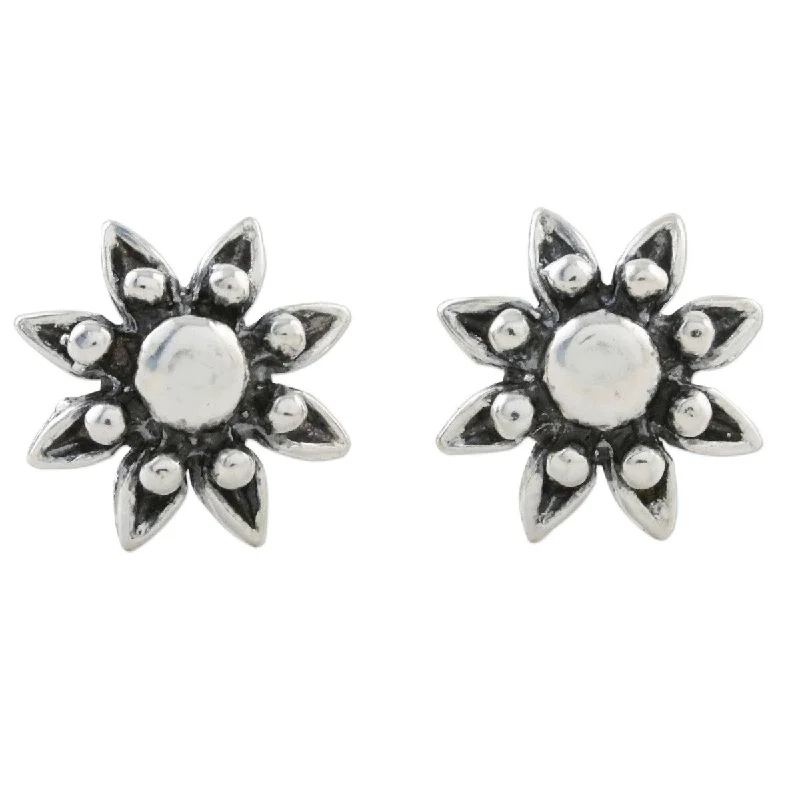 NOVICA Flower Gleam, Sterling silver stud earrings - 0.4*0.4