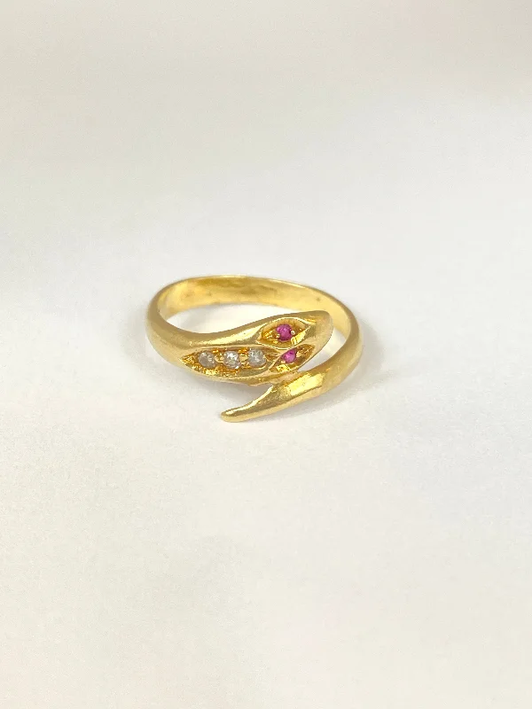 18ct Gold, Vintage  Snake Ring with Ruby Eyes and Diamonds