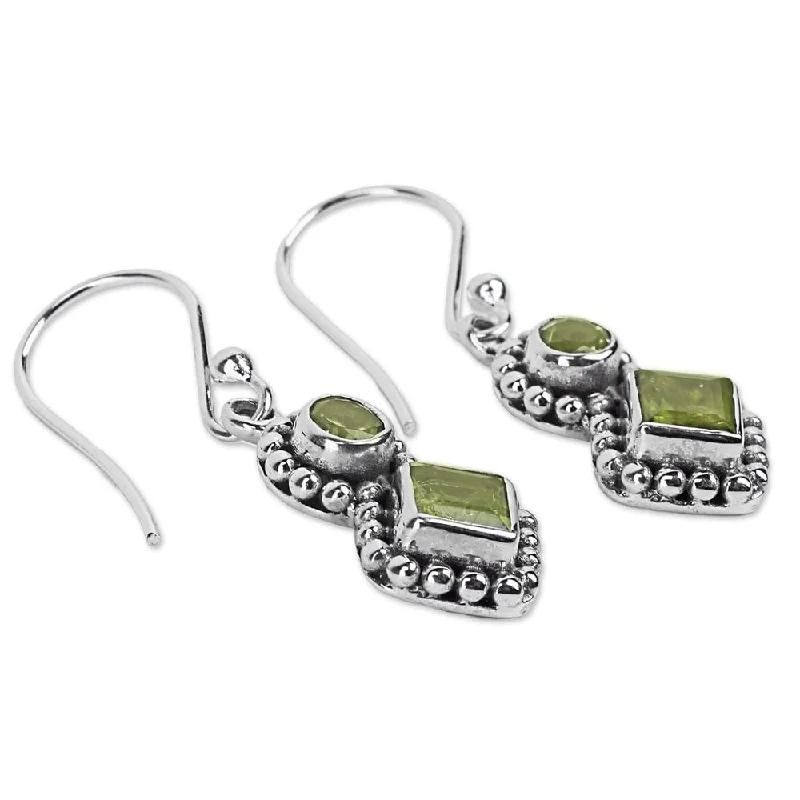 Handmade Sterling Silver Twin Aura Peridot Earrings (India) - 1.3*0.4